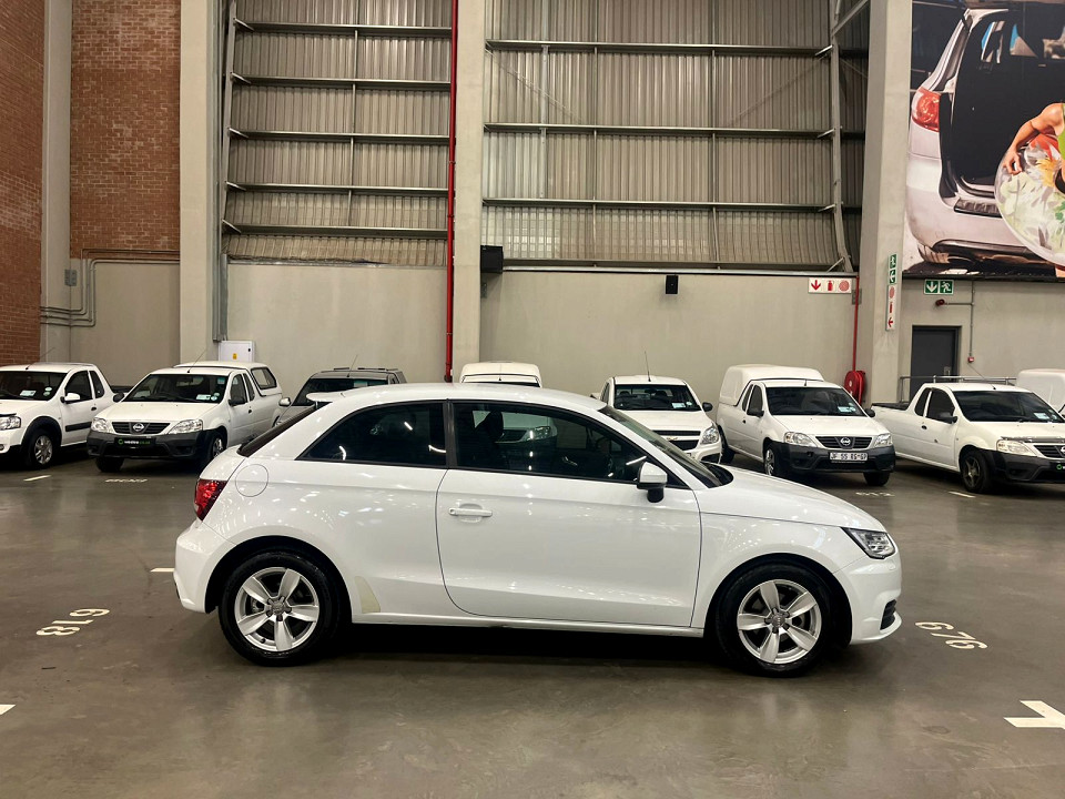 Audi A1 3-door 1.0 TFSI S, image 2