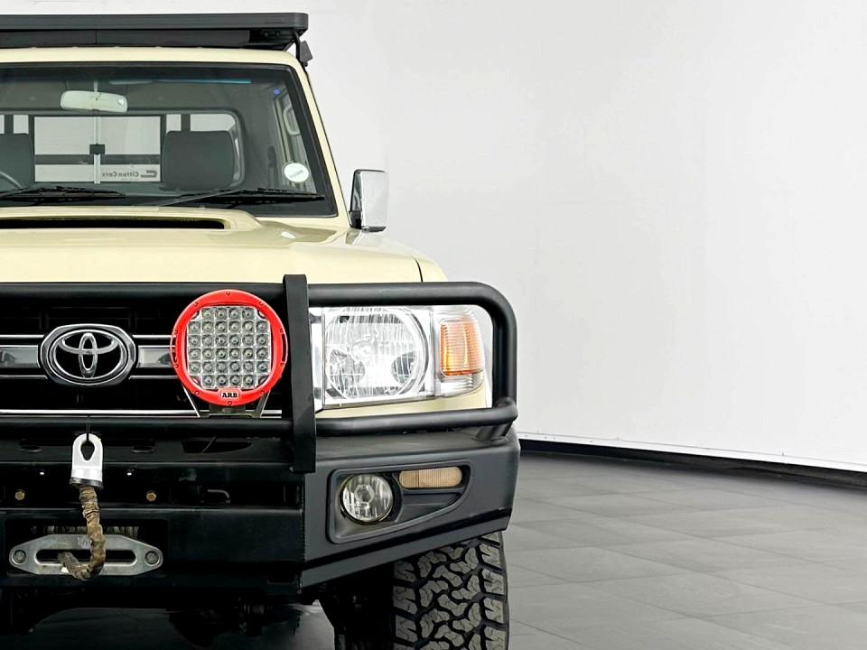 TOYOTA LAND CRUISER 79 4.5D P/U S/C, image 2