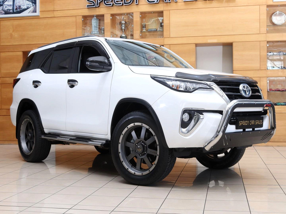 TOYOTA FORTUNER 2.4GD-6 R/B A/T, image 1