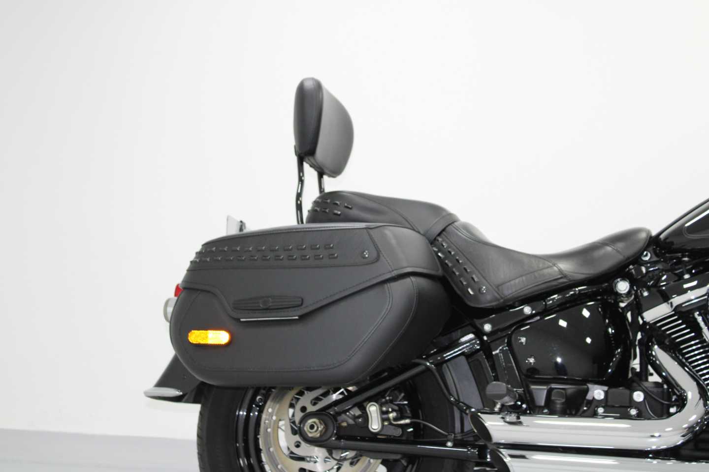 HARLEY DAVIDSON HERITAGE CLASSIC 114, image 2