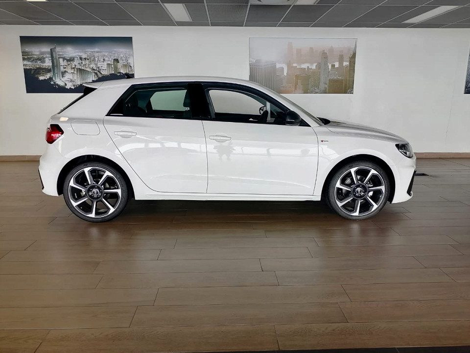 AUDI A1 SPORTBACK 1.0 TFSI S-LINE S TRONIC (30 TFSI), image 2
