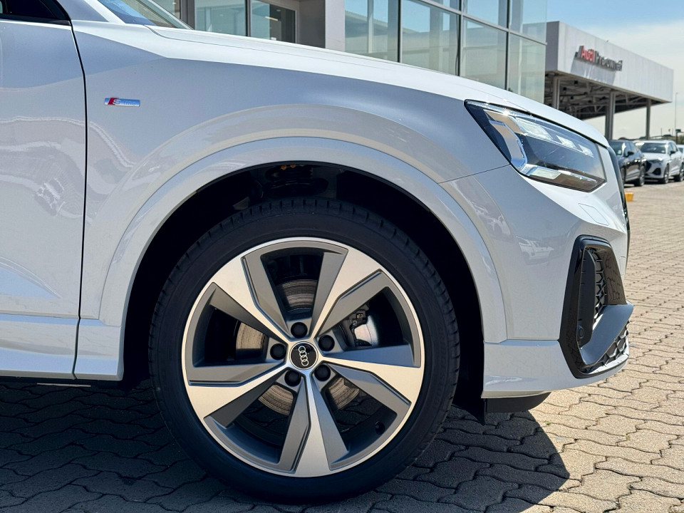 AUDI Q2 35 TFSI BLACK EDITION TIP, image 2