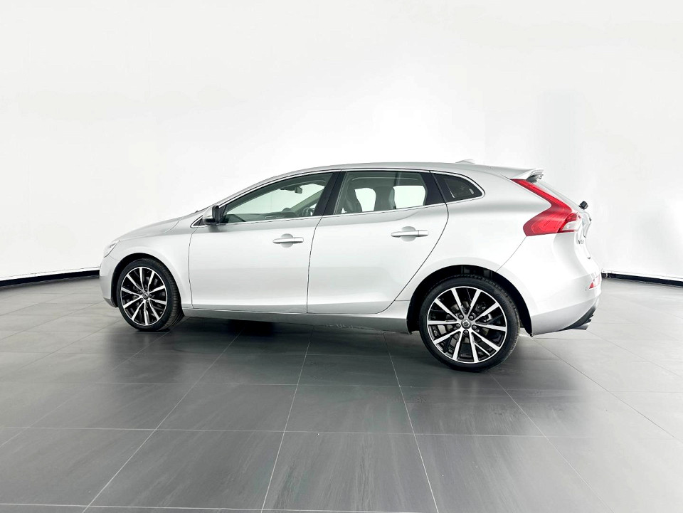 VOLVO V40 D3 INSCRIPTION GEARTRONIC, image 2