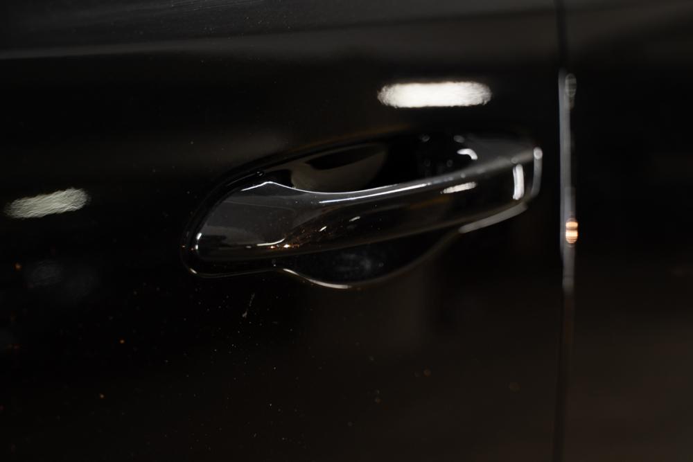 Mahindra XUV3X0 1.2 AX5 AT, image 2