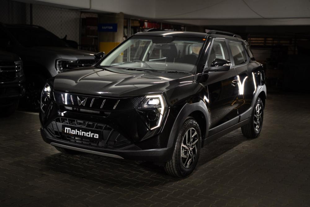 Mahindra XUV3X0 1.2 AX5 MT, image 1