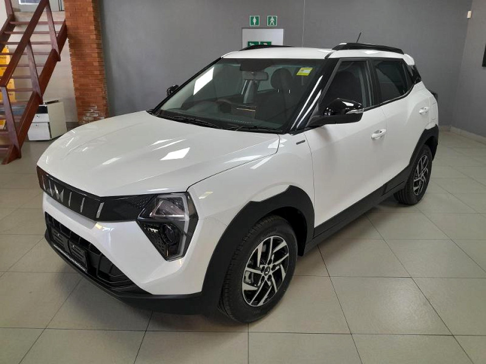 MAHINDRA XUV3XO 1.2T AX5, image 1