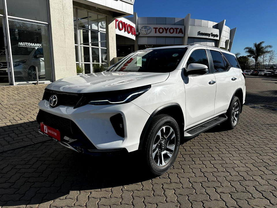 TOYOTA  FORTUNER 2.4GD-6 R/B A/T, image 2