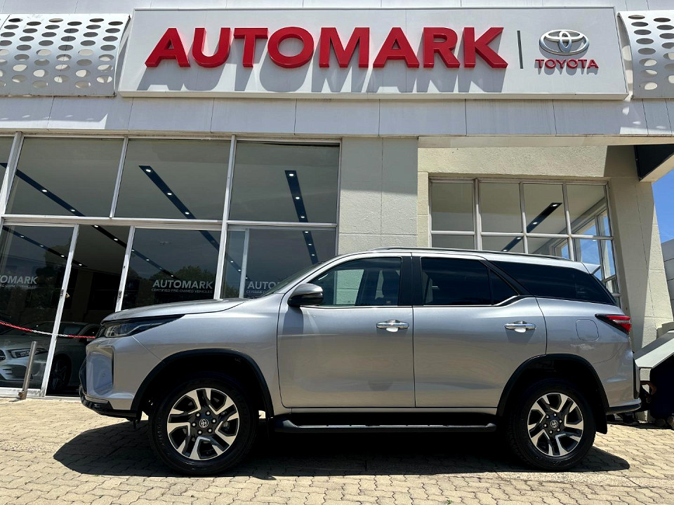TOYOTA  FORTUNER 2.4GD-6 R/B A/T, image 1
