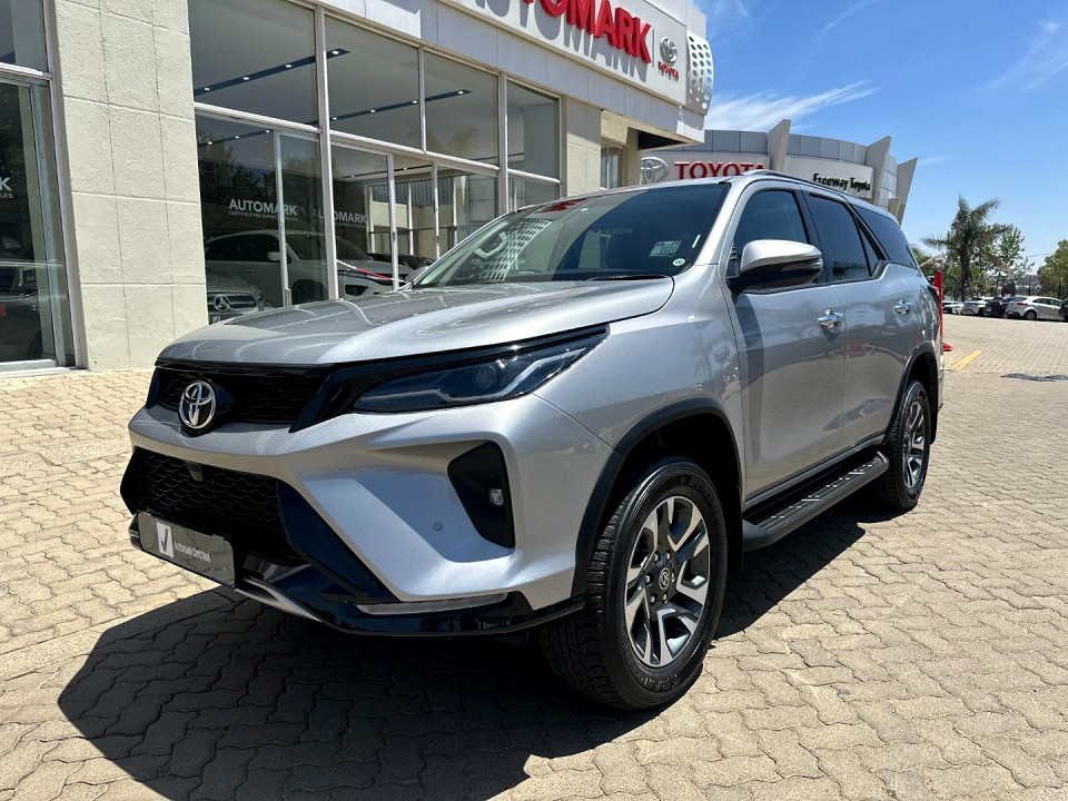 TOYOTA  FORTUNER 2.4GD-6 R/B A/T, image 2