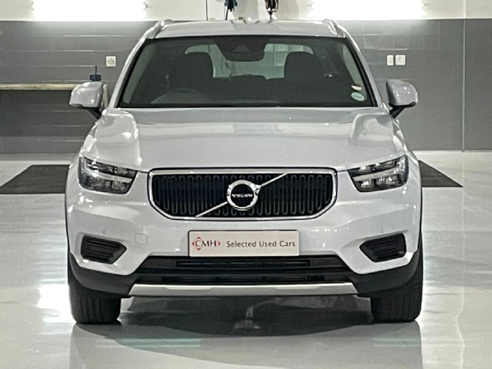 VOLVO XC40 D4 MOMENTUM AWD GEARTRONIC, image 2