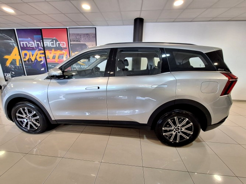 MAHINDRA XUV 700 2.0 AX7L A/T (7 SEATER), image 2