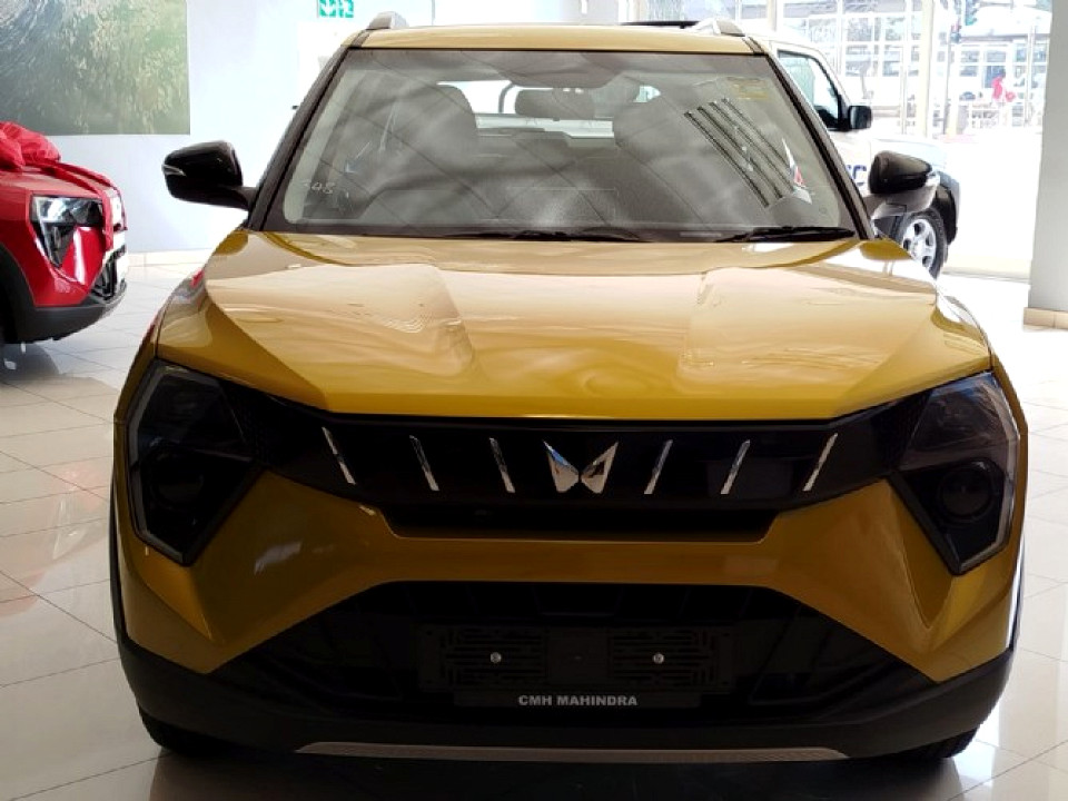 MAHINDRA XUV3XO 1.2T AX5 A/T, image 2