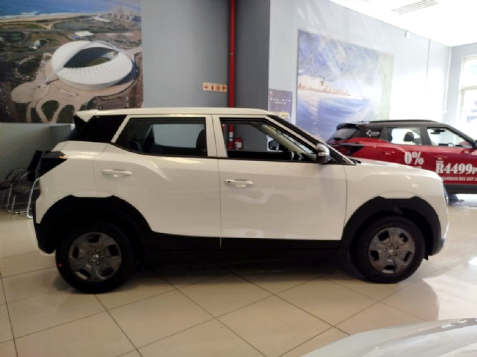 MAHINDRA XUV3XO 1.2T MX3 A/T, image 2