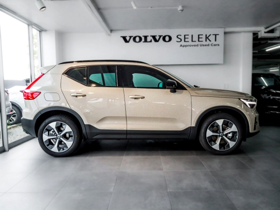 VOLVO XC40 B4 PLUS DARK GEARTRONIC (MILD HYBRID), image 2