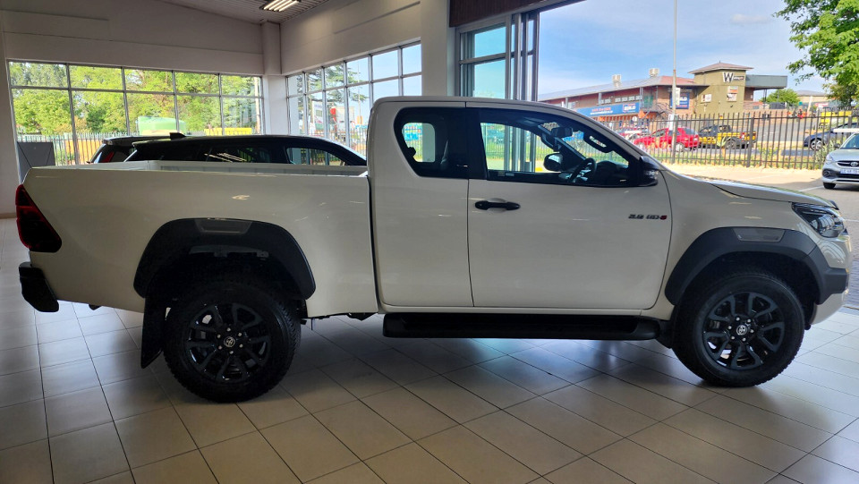 TOYOTA HILUX 2.8 GD-6 RB LEGEND A/T P/U E/CAB, image 2