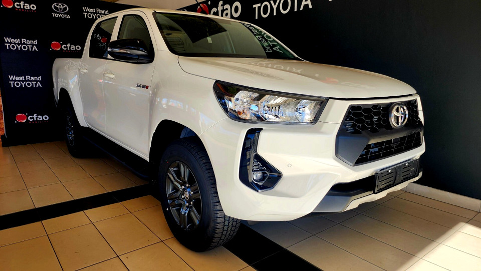 Toyota Hilux Double Cab  2.4GD6 4X4 Raider MT, image 1