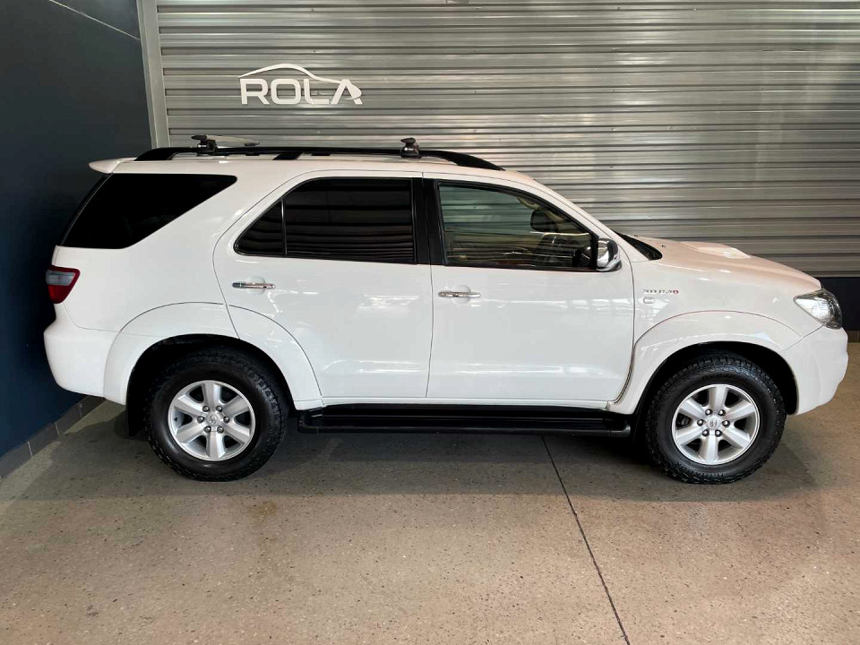 Toyota Fortuner 3.0D-4D 4x4 automatic, image 2