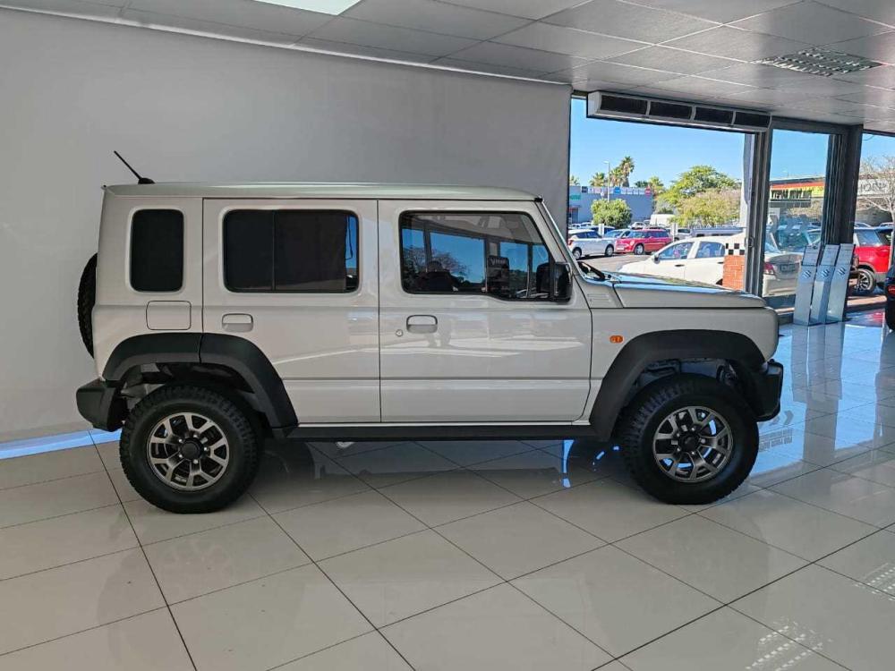 Suzuki Jimny 1.5 GLX Auto 5Dr, image 2