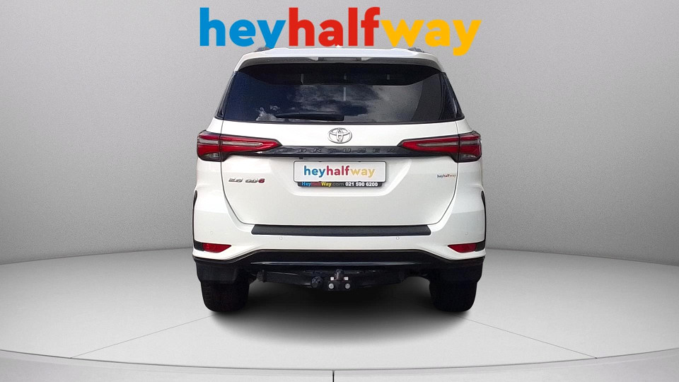 TOYOTA  FORTUNER 2.8GD-6 R/B A/T, image 2