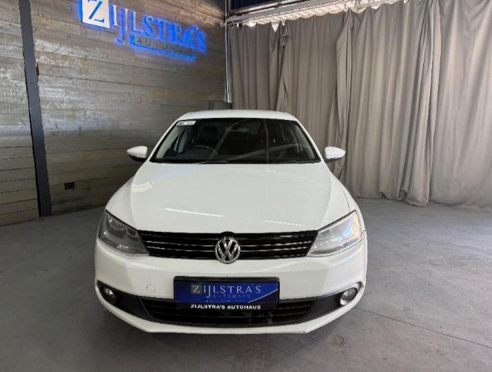 VOLKSWAGEN JETTA VI 1.6 TDi COMFORTLINE, image 2