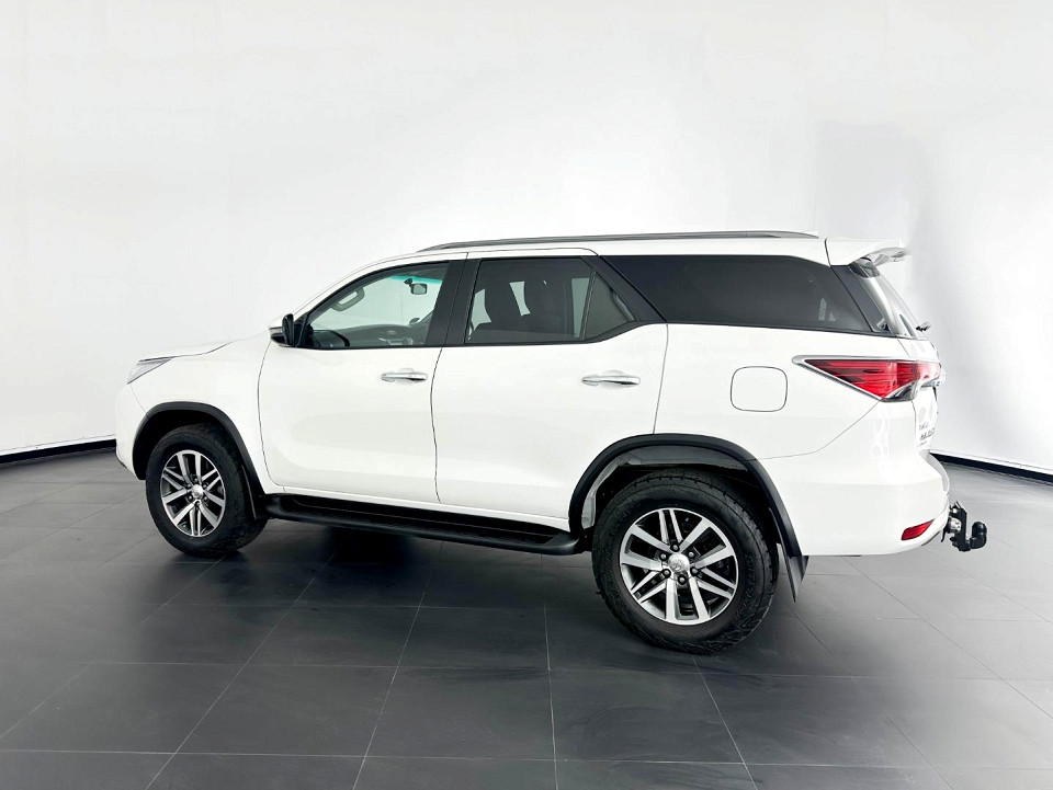 TOYOTA FORTUNER 2.8GD-6 R/B, image 2