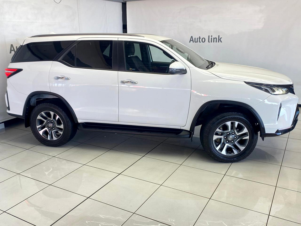 TOYOTA  FORTUNER 2.8GD-6 R/B A/T, image 2