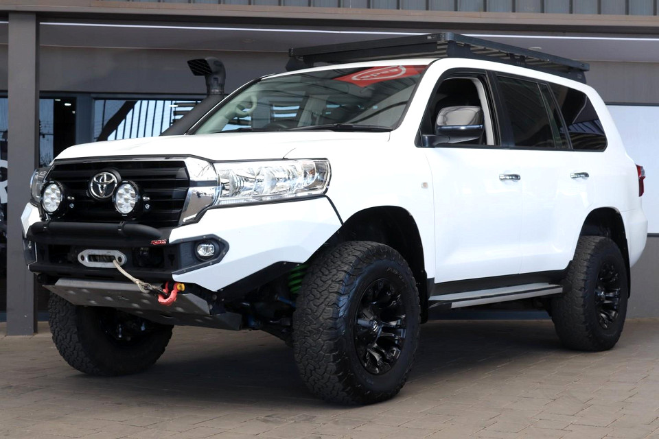 Toyota Land Cruiser 200 4.5D-4D V8 GX-R, image 1