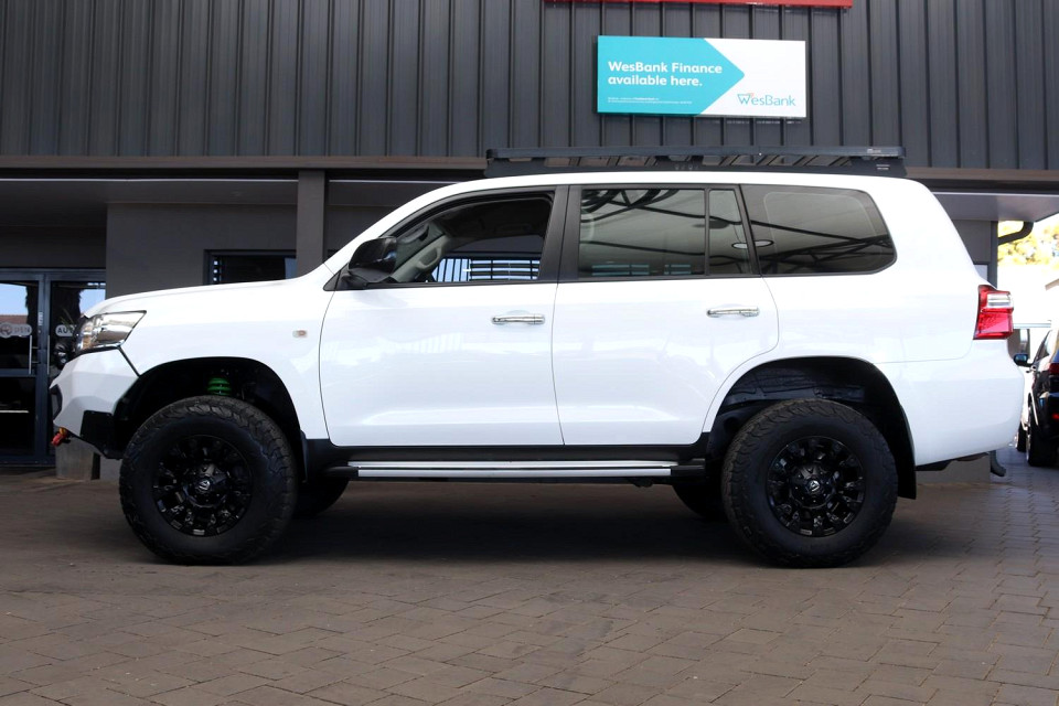 Toyota Land Cruiser 200 4.5D-4D V8 GX-R, image 2