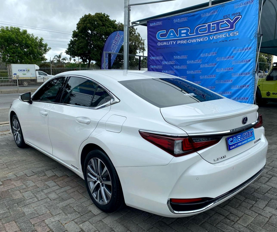 Lexus ES 300h EX, image 2