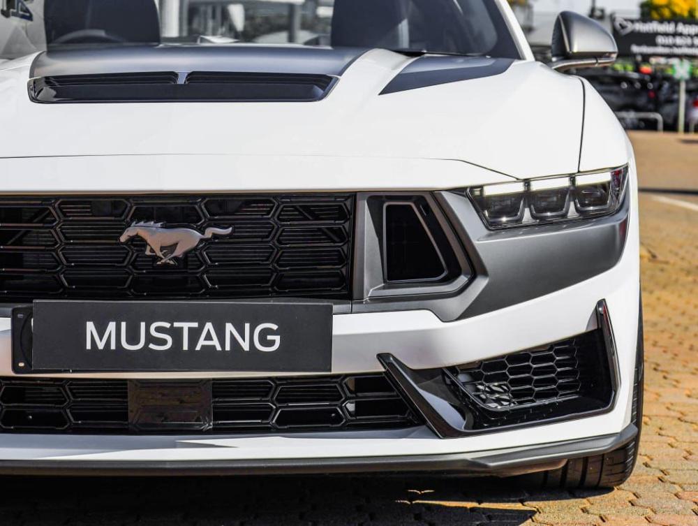 Ford Mustang 5.0 Dark Horse A/T, image 2