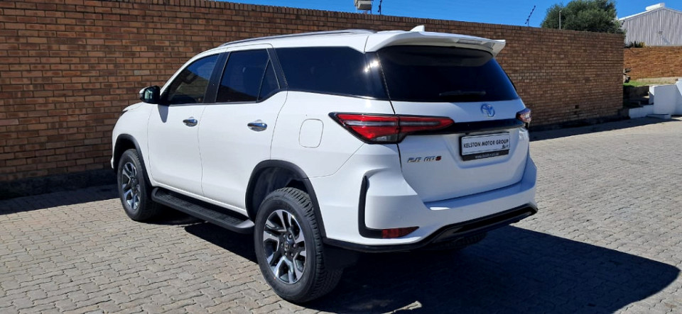TOYOTA  FORTUNER 2.8GD-6 R/B A/T, image 2