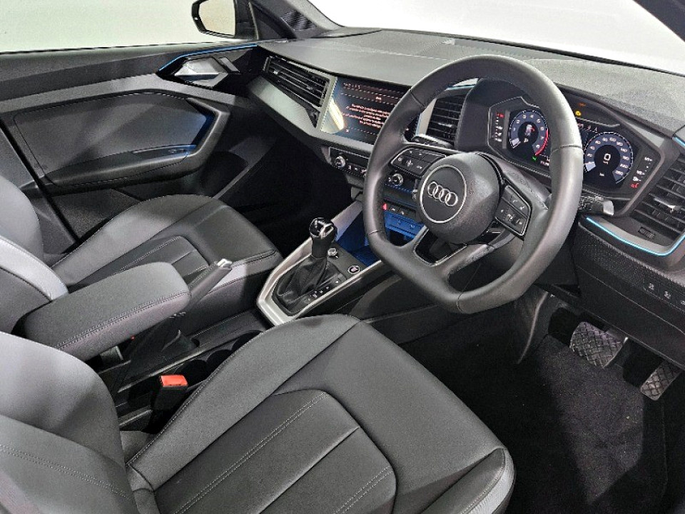 AUDI A1 SPORTBACK 30 TFSI BLACK EDITION S-TRONIC, image 2