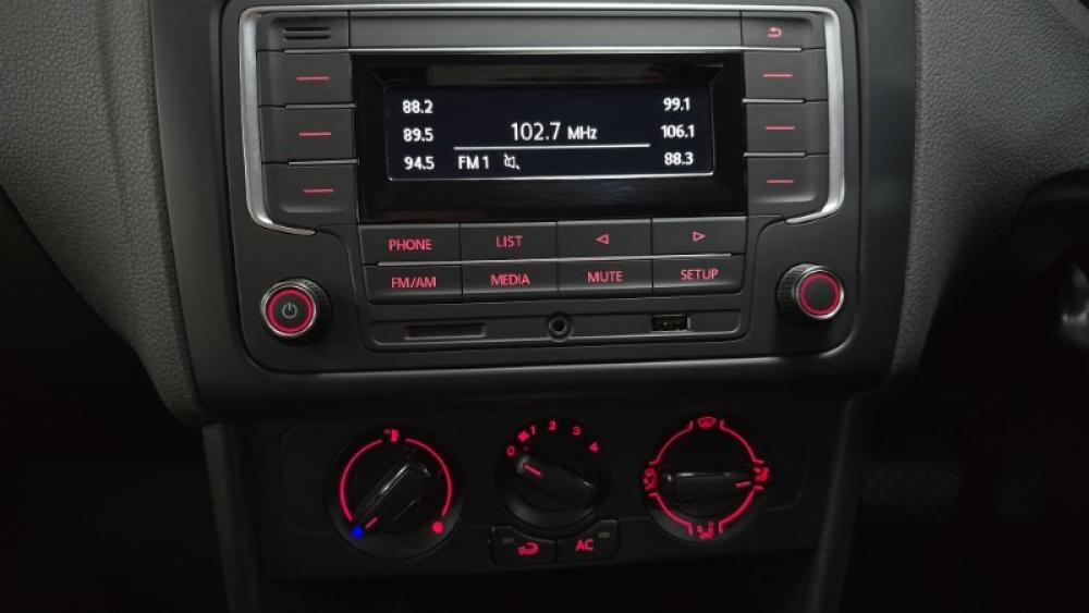 Volkswagen Polo Vivo hatch 1.6 Comfortline auto, image 2