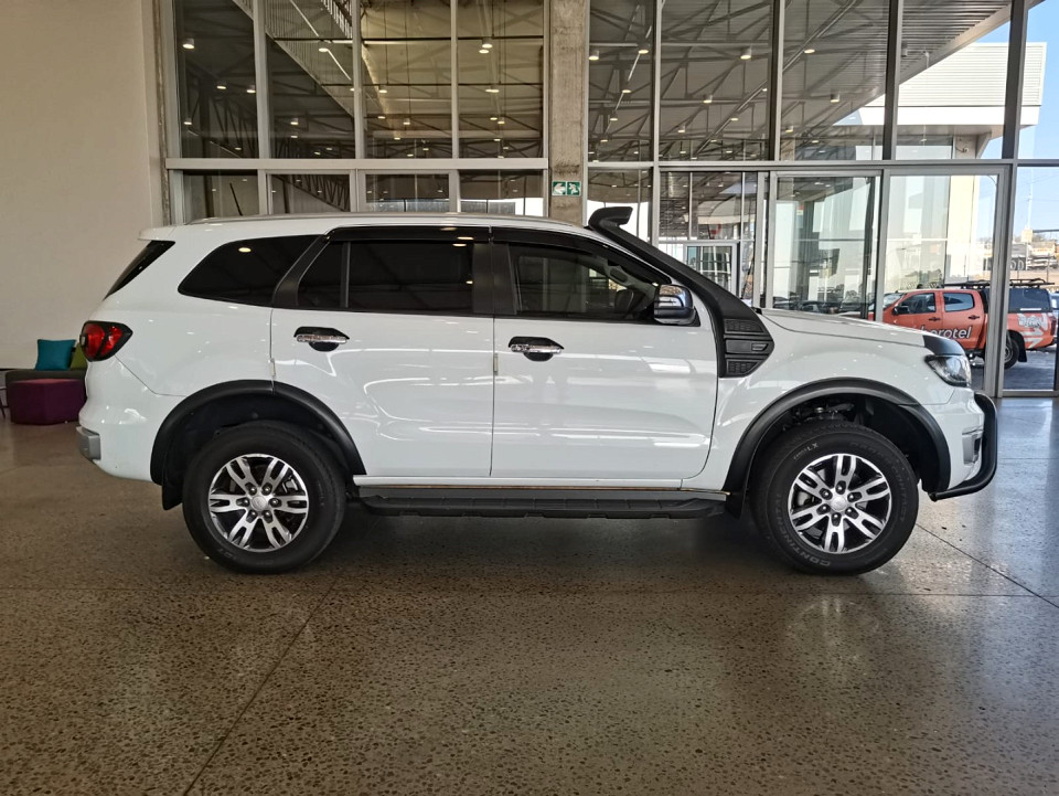 Ford Everest 2.0Turbo XLT, image 2