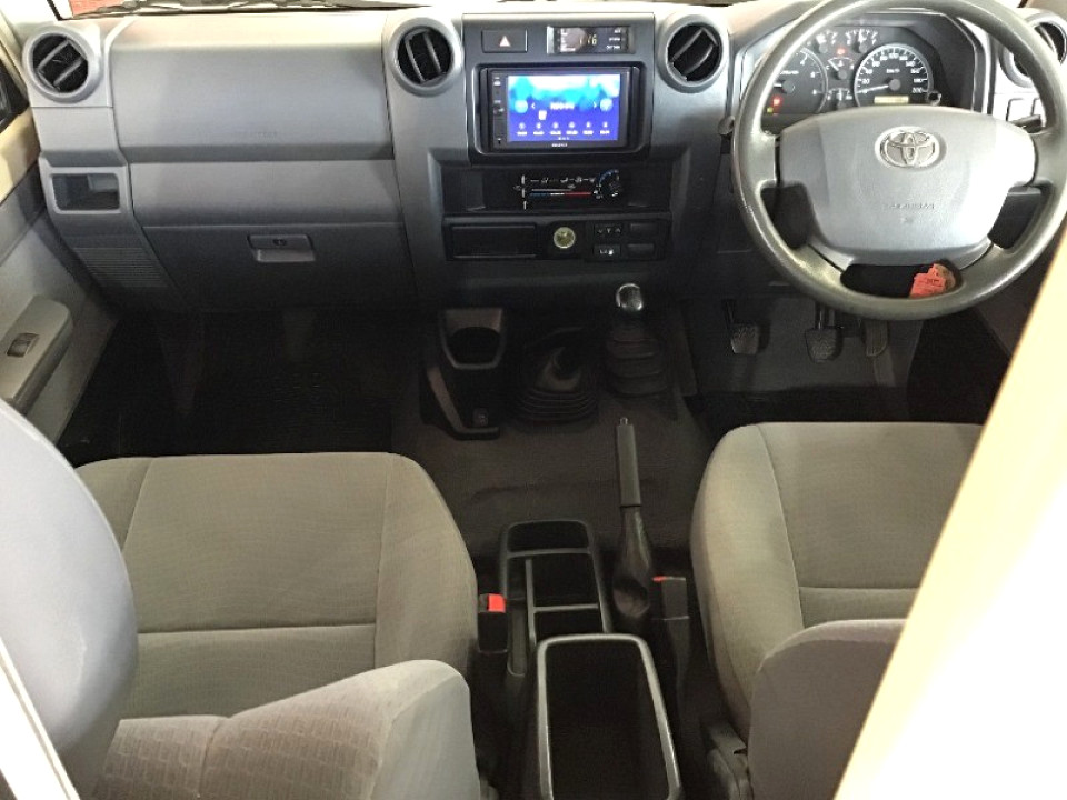 TOYOTA LAND CRUISER 79 4.5D P/U S/C, image 2