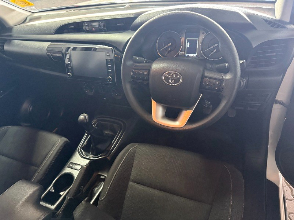 Toyota Hilux Double Cab 2.4GD6 RB Raider MT, image 2