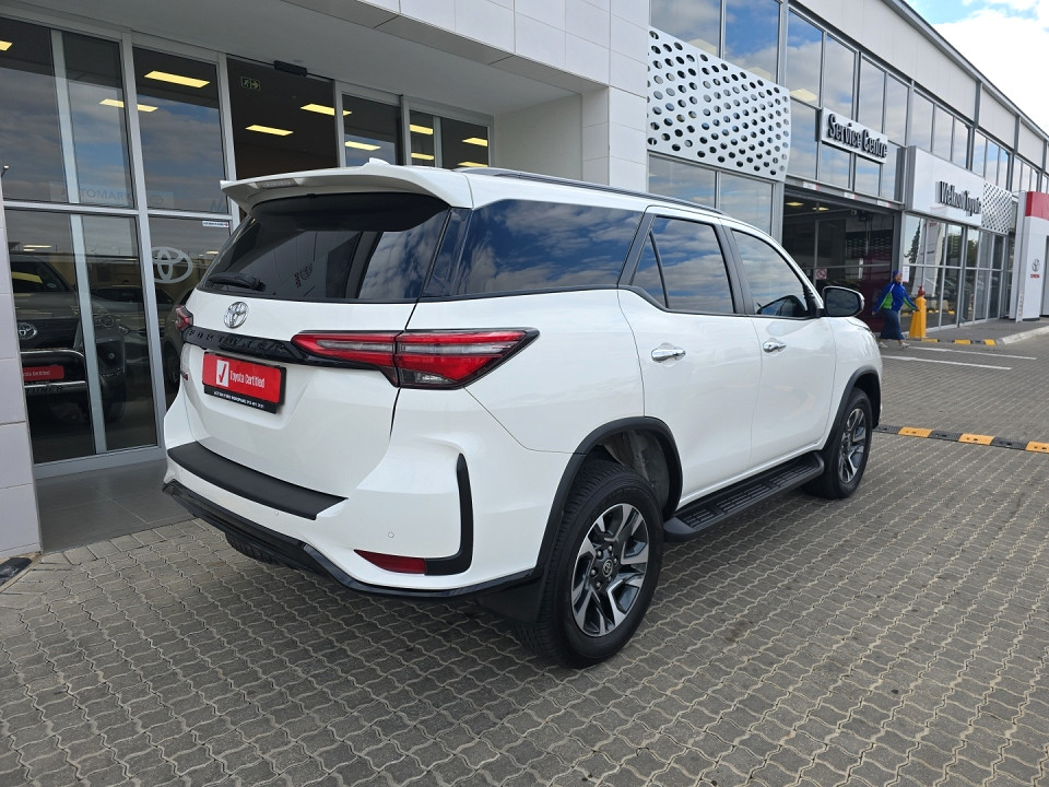 TOYOTA  FORTUNER 2.4GD-6 R/B A/T, image 2