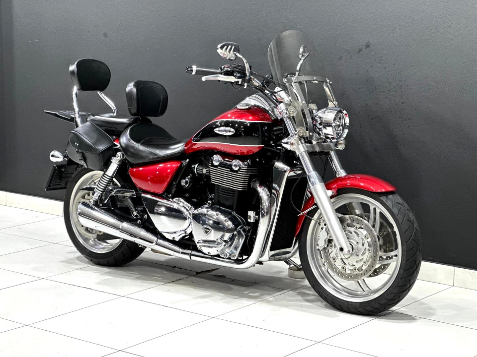 TRIUMPH 1600, image 2