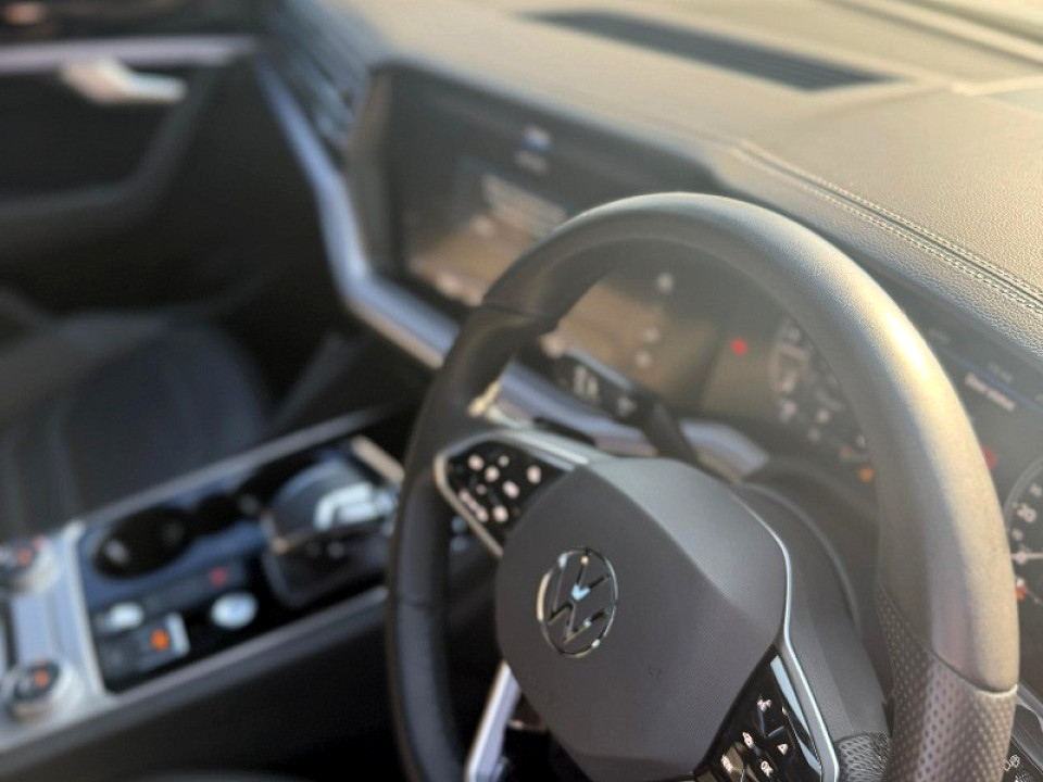 VOLKSWAGEN TOUAREG 3.0 TDI V6 EXECUTIVE, image 2