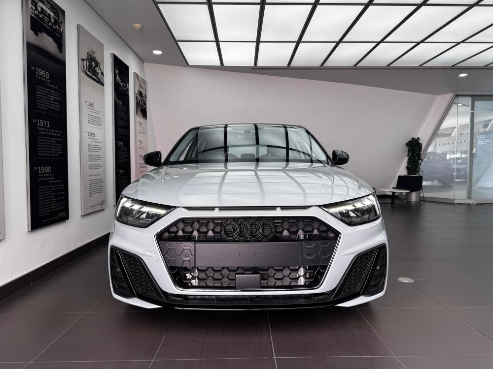 AUDI A1 SPORTBACK 30 TFSI BLACK EDITION S-TRONIC, image 2