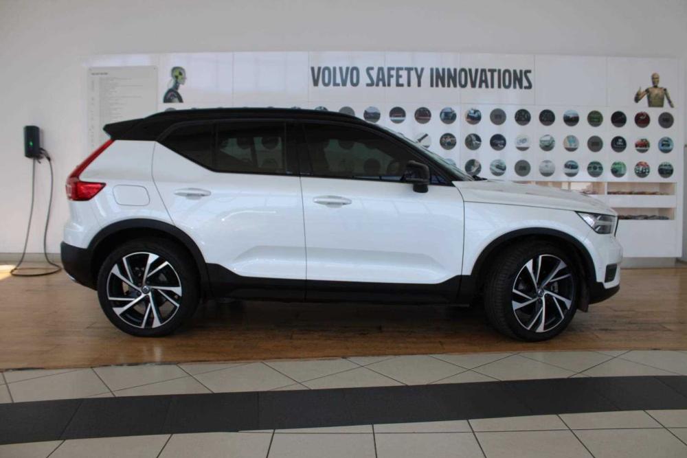 Volvo XC40 D4 AWD R-Design, image 2
