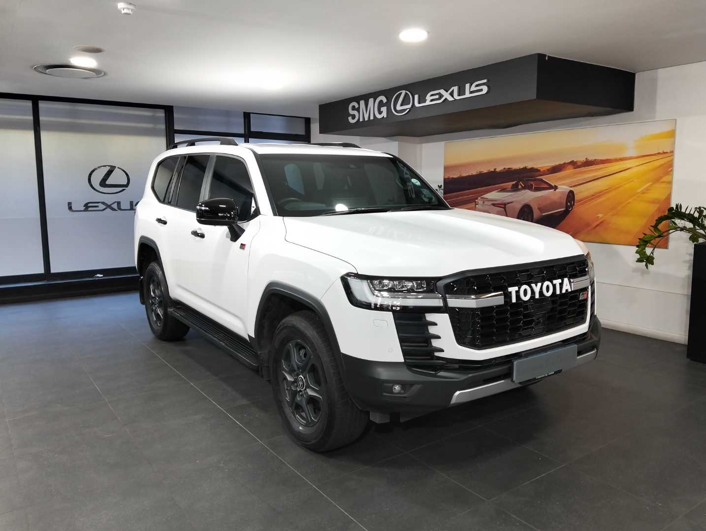 Toyota Land Cruiser 300 V6 3.5T GR-S, image 1