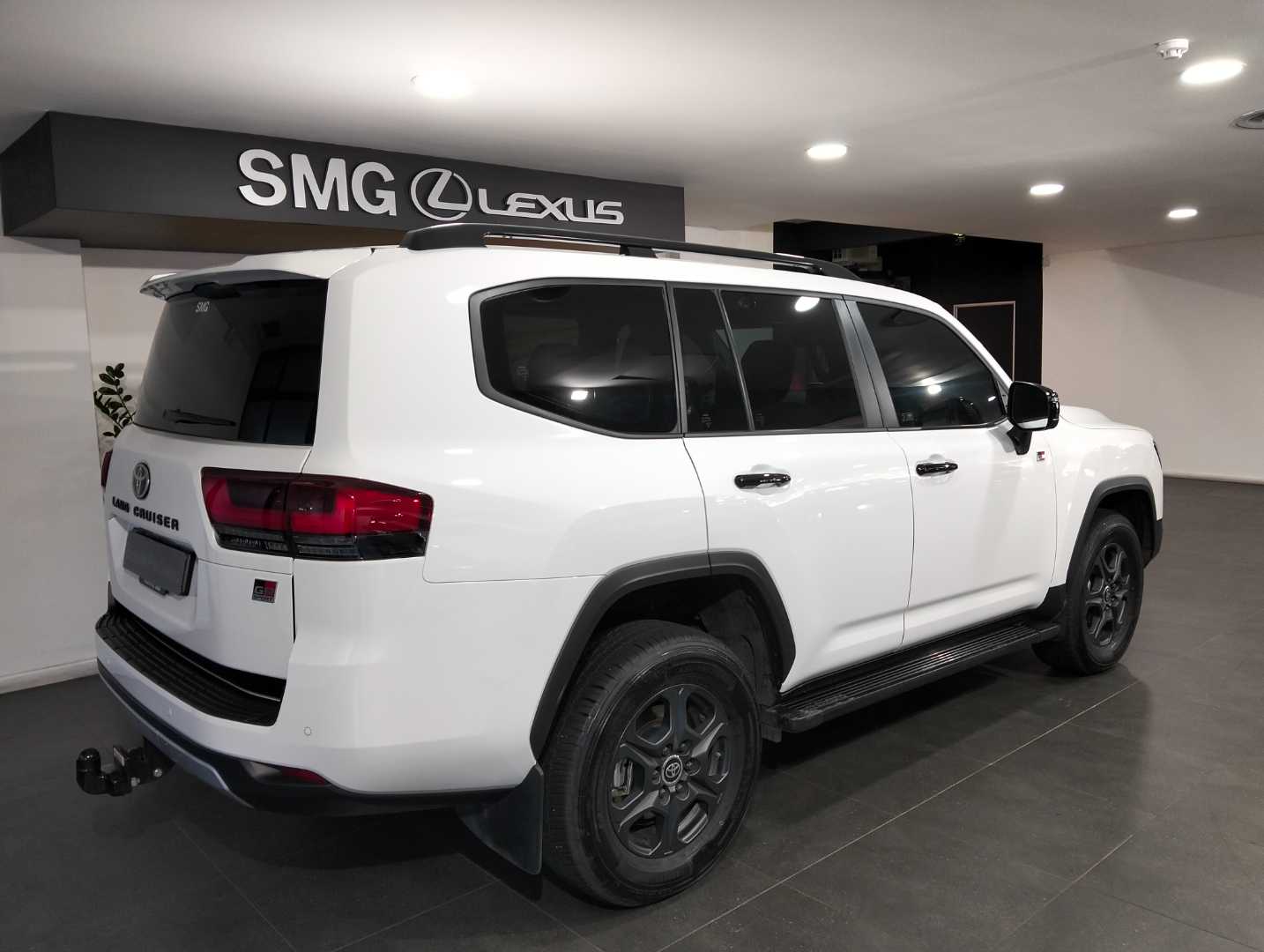 Toyota Land Cruiser 300 V6 3.5T GR-S, image 2