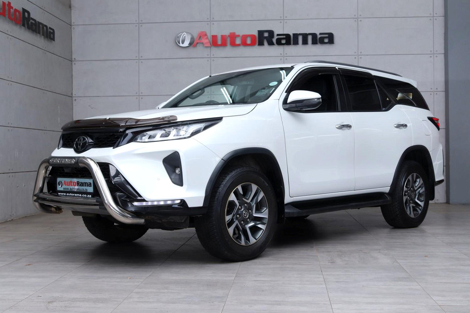 TOYOTA FORTUNER 2.8GD-6 VX A/T, image 2