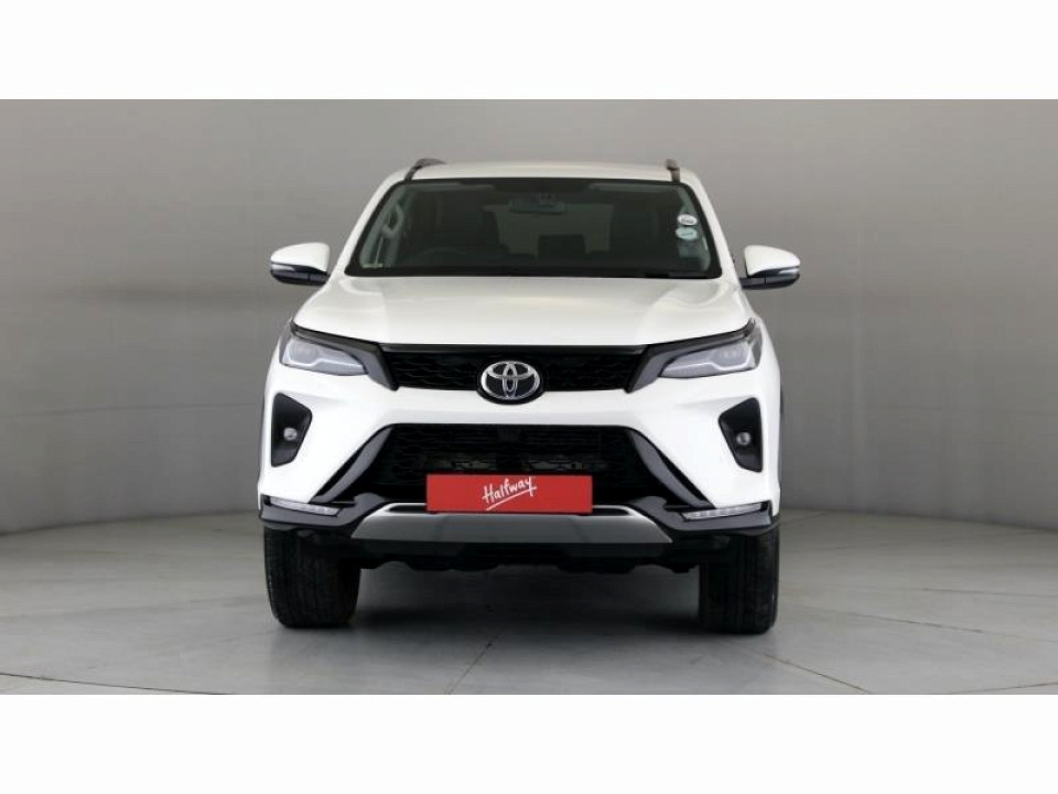 TOYOTA FORTUNER 2.4GD-6 4X4 A/T, image 2