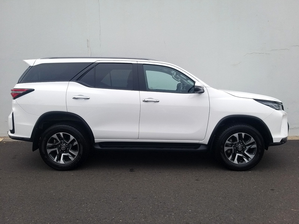TOYOTA FORTUNER 2.4GD-6 4X4 A/T, image 2