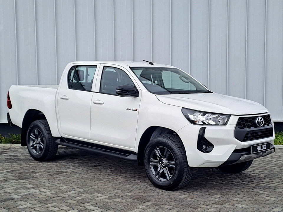 Toyota Hilux Double Cab  2.4GD6 4X4 Raider MT, image 1