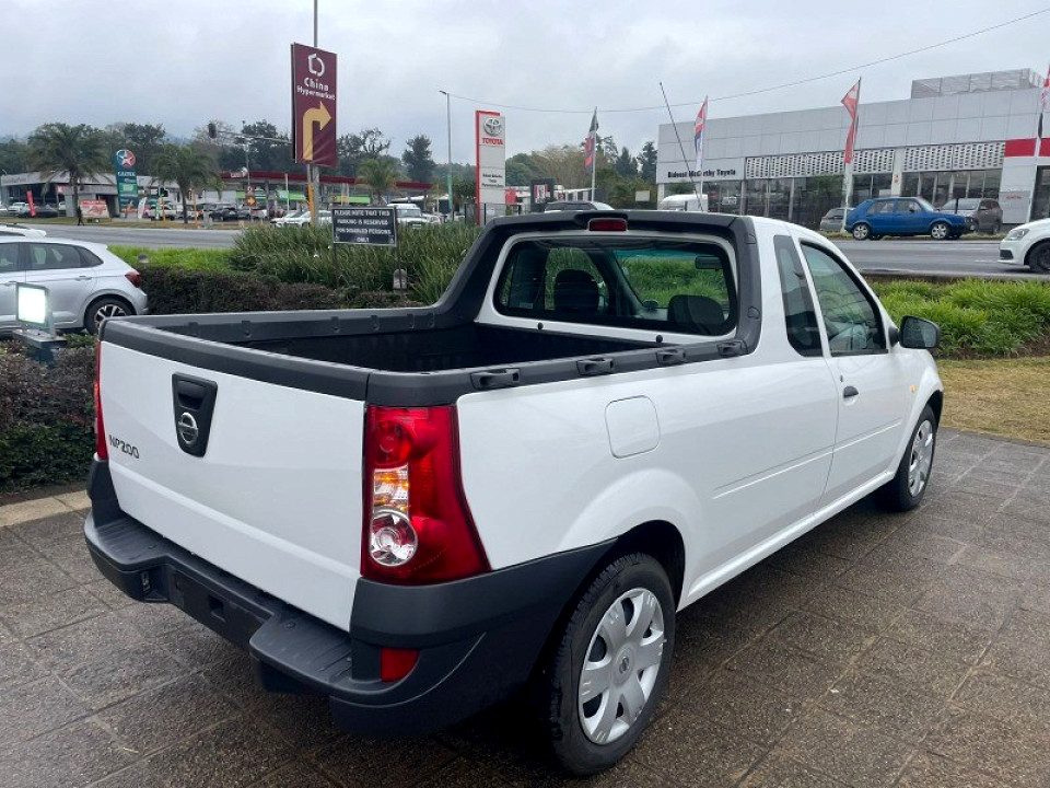 NISSAN NP200 1.6  A/C SAFETY PACK P/U S/C, image 2