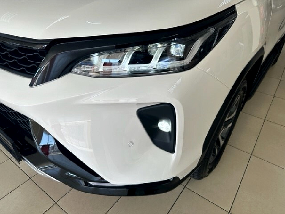 TOYOTA FORTUNER 2.8GD-6 VX A/T, image 2