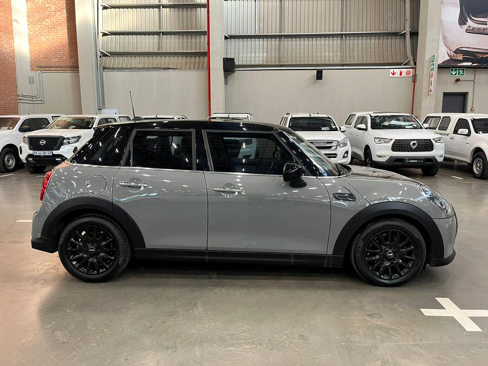 MINI COOPER 5DR A/T (XU72), image 2